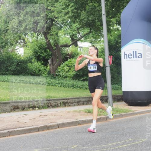 29.06.2025 - hella hamburg halbmarathon KatJ http://msf.ph/oto/8327325 29.06.2025 10:17:07 Zwischen KM18-KM19  meine-sportfotos.de
