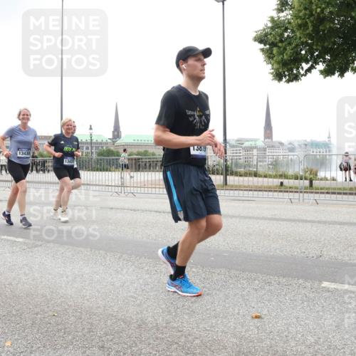 29.06.2025 - hella hamburg halbmarathon Lena Gebhardt http://msf.ph/oto/8327332 29.06.2025 10:47:25 Lombardsbrücke 13430, 13431, 13879, 1045, 1185, 1286, 1434, 1463, 1523, 1593, 1607, 1704, 1961, 2148, 2327, 2407, 2537, 2555, 2556, 2665, 2704, 2882, 2994, 3339, 4037, 4184, 4239, 4325, 4423, 4483, 4806, 4895, 4974, 4975, 5111, 5114, 5621, 5622, 5796, 5895, 6255, 6256, 6485, 6496, 6879, 6995, 7073, 7403, 7430, 7431, 7630, 7631, 7970, 8105, 8131, 8270, 8550, 8684, 8706, 8915, 8953, 8967, 9018, 9687, 10991, 11351, 11458, 11730, 11738, 11802, 12431 meine-sportfotos.de