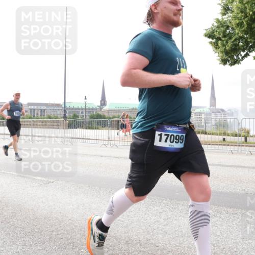 29.06.2025 - hella hamburg halbmarathon Lena Gebhardt http://msf.ph/oto/8327335 29.06.2025 10:23:32 Lombardsbrücke 7820, 17099, 1048, 1304, 1362, 1545, 2125, 2925, 4190, 4266, 4391, 4646, 4728, 4793, 5160, 5358, 5406, 6502, 6747, 6849, 7029, 7820, 8031, 8181, 8676, 8687, 8688, 8716, 8918, 8920, 9301, 9715, 9877, 10649, 10739, 11300, 11454, 11793, 11798, 11879, 12025, 12073, 12265, 12874, 13149, 14041, 14265, 14338, 14510, 14512, 14521, 14821, 15709, 15739, 15853, 16185, 16251, 16416, 16558, 17013, 17099, 17199, 17207, 17299, 17719 meine-sportfotos.de
