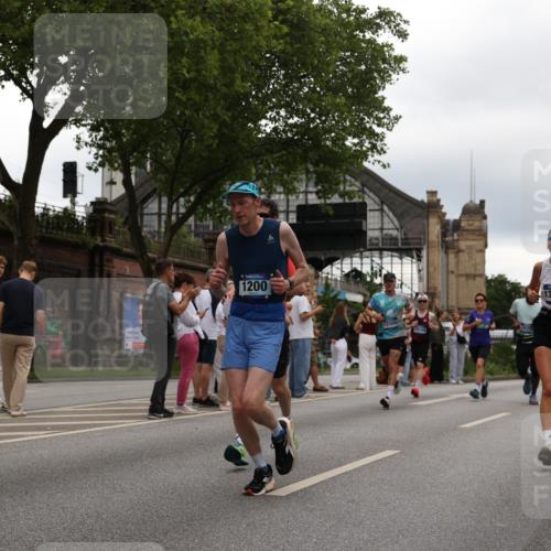 29.06.2025 - hella hamburg halbmarathon Yannick Fuchs http://msf.ph/oto/8327350 29.06.2025 10:51:34 20KM 1200, 1239, 1563, 1972, 2236, 2606, 2652, 2759, 2806, 2883, 3141, 3575, 4261, 4579, 5015, 5134, 5391, 5457, 5458, 6281, 6302, 6531, 6720, 6892, 7159, 7833, 9450, 10383, 10408, 10599, 12144, 12509, 12773, 12774, 13376, 13664, 14737, 15090, 15189, 15229, 15349, 15664, 16418, 16517, 17455, 17543, 17758, 18508 meine-sportfotos.de
