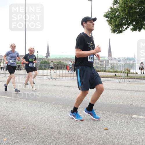 29.06.2025 - hella hamburg halbmarathon Lena Gebhardt http://msf.ph/oto/8327432 29.06.2025 10:47:25 Lombardsbrücke 810, 13430, 13431, 1381, 1045, 1185, 1286, 1434, 1463, 1523, 1593, 1607, 1704, 1961, 2148, 2327, 2407, 2537, 2555, 2556, 2665, 2704, 2882, 2994, 3339, 4037, 4184, 4239, 4325, 4423, 4483, 4806, 4895, 4974, 4975, 5111, 5114, 5621, 5622, 5796, 5895, 6255, 6256, 6485, 6496, 6879, 6995, 7073, 7403, 7430, 7431, 7630, 7631, 7970, 8105, 8131, 8270, 8550, 8684, 8706, 8915, 8953, 8967, 9018, 9687, 10991, 11351, 11458, 11730, 11738, 11802, 12431 meine-sportfotos.de