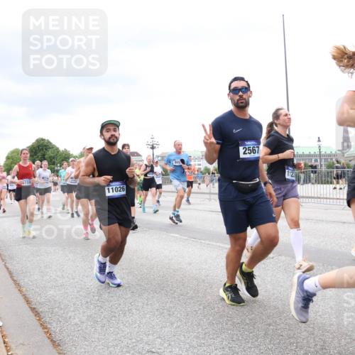 29.06.2025 - hella hamburg halbmarathon Lena Gebhardt http://msf.ph/oto/8327434 29.06.2025 10:57:52 Lombardsbrücke 159, 11026, 2567, 1123, 120, 1123, 1242, 1248, 1265, 1388, 1643, 2015, 2169, 2451, 2567, 2900, 3191, 3385, 3388, 3433, 3644, 3750, 3936, 3954, 4059, 4180, 4197, 4429, 4521, 4830, 5117, 5632, 5676, 5736, 6316, 6337, 6827, 6857, 6916, 7172, 7193, 7556, 7720, 7977, 7990, 8035, 8159, 8386, 8439, 8440, 8442, 8474, 8512, 8540, 8708, 8713, 8773, 8873, 9059, 9180, 9233, 9318, 9319, 9394, 9398, 9436, 9481, 9496, 9613, 9832 meine-sportfotos.de