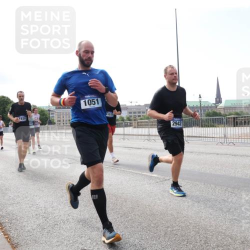 29.06.2025 - hella hamburg halbmarathon Lena Gebhardt http://msf.ph/oto/8327498 29.06.2025 10:12:58 Lombardsbrücke 2891, 1939, 1051, 15531, 2942, 1020, 1051, 1249, 1610, 1785, 1851, 1939, 2531, 2891, 2942, 2963, 2964, 3182, 3248, 4532, 4554, 5150, 5166, 6207, 6489, 7014, 7873, 7907, 8398, 8405, 8913, 8917, 8971, 9141, 10067, 10402, 10581, 11025, 11720, 12456, 13566, 13816, 14404, 14540, 14869, 15012, 15369, 15531, 16030, 16255, 16323, 16437, 16473, 16826, 16911, 17061, 17699, 17988, 17994, 18048, 18178, 18320, 18493, 18530, 18732 meine-sportfotos.de