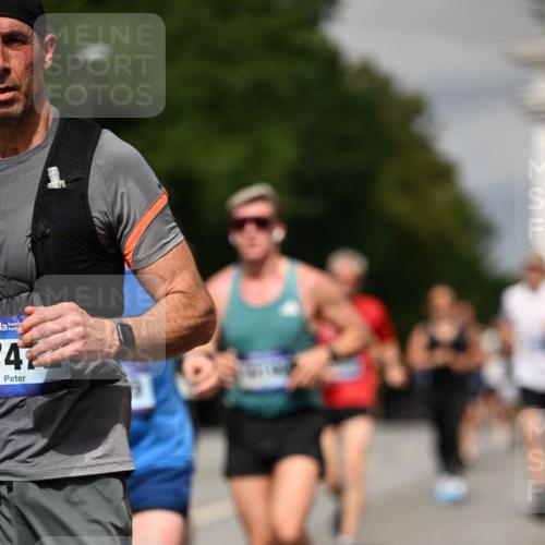 29.06.2025 - hella hamburg halbmarathon Dr. Thomas Lammeyer http://msf.ph/oto/8327541 29.06.2025 10:17:36 Kennedybrücke 1194, 1859, 1939, 2055, 2359, 2721, 2891, 2904, 2961, 2987, 3218, 3729, 4001, 4032, 4795, 4950, 5232, 5631, 6026, 6207, 7346, 7460, 7462, 7913, 8673, 8913, 9128, 9612, 9631, 10442, 10443 meine-sportfotos.de