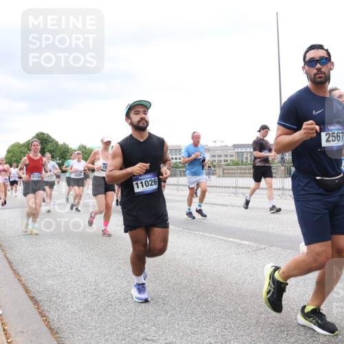 29.06.2025 - hella hamburg halbmarathon Lena Gebhardt http://msf.ph/oto/8327588 29.06.2025 10:57:53 Lombardsbrücke 8159, 10461, 18, 11026, 2567, 23, 12172, 1123, 1242, 1248, 1265, 1388, 1643, 2015, 2169, 2273, 2275, 2451, 2567, 2900, 3191, 3385, 3388, 3433, 3644, 3750, 3936, 3954, 4059, 4197, 4429, 4521, 4830, 5117, 5632, 5676, 5736, 6316, 6337, 6827, 6857, 6916, 7172, 7193, 7556, 7720, 7783, 7977, 7990, 8035, 8159, 8386, 8439, 8440, 8441, 8442, 8474, 8512, 8540, 8708, 8713, 8773, 8873, 8888, 9059, 9180, 9233, 9318, 9319, 9394, 9398, 9436, 9481, 9496, 9613, 9832 meine-sportfotos.de