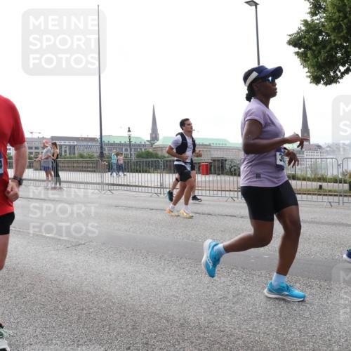 29.06.2025 - hella hamburg halbmarathon Lena Gebhardt http://msf.ph/oto/8327602 29.06.2025 10:37:46 Lombardsbrücke 12824, 1276, 1337, 1475, 1578, 1799, 1819, 1985, 2016, 2199, 2486, 2640, 2853, 3230, 3246, 3633, 3880, 4097, 4921, 5139, 5146, 5171, 5186, 5522, 5560, 5790, 5875, 5940, 6243, 6362, 6697, 6821, 6955, 7085, 7124, 7235, 7244, 7321, 7350, 7544, 7629, 7696, 7777, 7823, 8811, 8843, 8985, 9247, 9288, 9524, 9895, 10159, 10506, 10836, 11087, 11543, 12123, 12254, 12472, 12824, 16680, 17798 meine-sportfotos.de