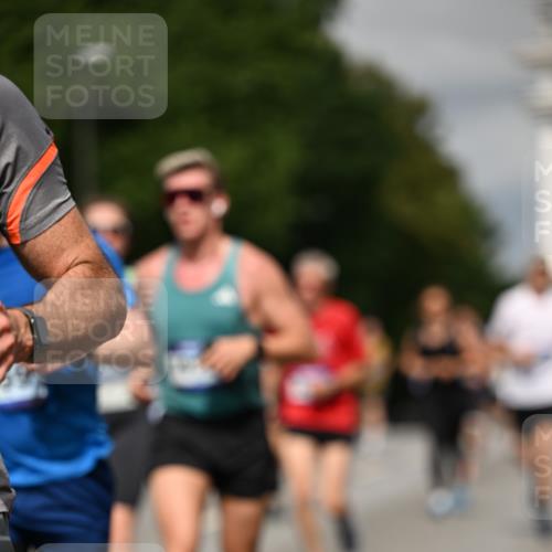 29.06.2025 - hella hamburg halbmarathon Dr. Thomas Lammeyer http://msf.ph/oto/8327615 29.06.2025 10:17:37 Kennedybrücke 1194, 1939, 2055, 2359, 2721, 2891, 2904, 2961, 2987, 3218, 3729, 4001, 4032, 4795, 4950, 5232, 5631, 6026, 6207, 7460, 7462, 7913, 8673, 8913, 9128, 9612, 9631, 9886, 10442, 10443 meine-sportfotos.de