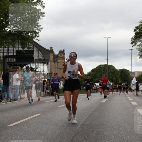 29.06.2025 - hella hamburg halbmarathon Yannick Fuchs http://msf.ph/oto/8327630 29.06.2025 10:51:35 20KM 1200, 1239, 1563, 2025, 2236, 2606, 2652, 2759, 2806, 2883, 3093, 3141, 3575, 4261, 4579, 5015, 5134, 5391, 5457, 5458, 6281, 6302, 6531, 6720, 6892, 7159, 7833, 9450, 10383, 10408, 10599, 12144, 12509, 12773, 12774, 13376, 13465, 13664, 14737, 15090, 15189, 15229, 15349, 15664, 16418, 16517, 17455, 17543, 17758, 18508 meine-sportfotos.de
