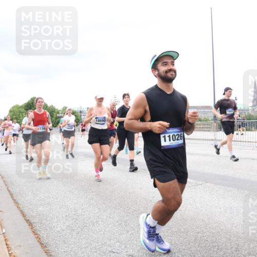 29.06.2025 - hella hamburg halbmarathon Lena Gebhardt http://msf.ph/oto/8327690 29.06.2025 10:57:53 Lombardsbrücke 1046, 159, 18690, 11026, 10551, 1123, 1242, 1248, 1265, 1388, 1643, 2015, 2169, 2273, 2275, 2451, 2567, 2900, 3191, 3385, 3388, 3433, 3644, 3750, 3936, 3954, 4059, 4197, 4429, 4521, 4830, 5117, 5632, 5676, 5736, 6316, 6337, 6827, 6857, 6916, 7172, 7193, 7556, 7720, 7783, 7977, 7990, 8035, 8159, 8386, 8439, 8440, 8441, 8442, 8474, 8512, 8540, 8708, 8713, 8773, 8873, 8888, 9059, 9180, 9233, 9318, 9319, 9394, 9398, 9436, 9481, 9496, 9613, 9832 meine-sportfotos.de