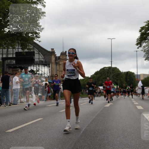 29.06.2025 - hella hamburg halbmarathon Yannick Fuchs http://msf.ph/oto/8327698 29.06.2025 10:51:35 20KM 1200, 1239, 1563, 2025, 2236, 2606, 2652, 2759, 2806, 2883, 3093, 3141, 3575, 4261, 4579, 5015, 5134, 5391, 5457, 5458, 6281, 6302, 6531, 6720, 6892, 7159, 7833, 9450, 10383, 10408, 10599, 12144, 12509, 12773, 12774, 13376, 13465, 13664, 14737, 15090, 15189, 15229, 15349, 15664, 16418, 16517, 17455, 17543, 17758, 18508 meine-sportfotos.de