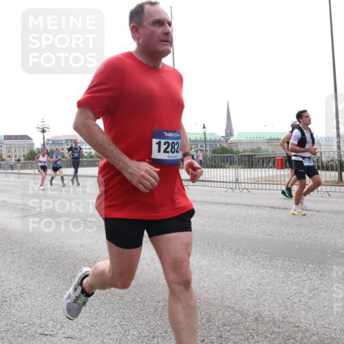 29.06.2025 - hella hamburg halbmarathon Lena Gebhardt http://msf.ph/oto/8327707 29.06.2025 10:37:47 Lombardsbrücke 1180, 1282, 17793, 1276, 1337, 1475, 1578, 1799, 1819, 1985, 2016, 2199, 2486, 2640, 2786, 2853, 3230, 3246, 3633, 3880, 4921, 5139, 5146, 5171, 5186, 5522, 5790, 5875, 6243, 6362, 6697, 6821, 6955, 7085, 7124, 7235, 7244, 7321, 7350, 7544, 7629, 7696, 7777, 7823, 8843, 8985, 9247, 9288, 9524, 9895, 10159, 10506, 10836, 11087, 11543, 12123, 12254, 12472, 12824, 16680, 17798 meine-sportfotos.de