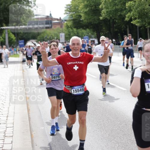 29.06.2025 - hella hamburg halbmarathon Jannik Wohlers http://msf.ph/oto/8327720 29.06.2025 10:39:58 Lombardsbrücke 1018, 1037, 2019, 2109, 2515, 2572, 2763, 3237, 3293, 3295, 3515, 3607, 3808, 3810, 4271, 4756, 5059, 5113, 5263, 5351, 5352, 5702, 5975, 6076, 6229, 6363, 6463, 6673, 6866, 6876, 6920, 7108, 7174, 7675, 7850, 8307, 8391, 9000, 9468, 10474, 10953, 11176, 11653, 11717, 11970, 11973, 12364, 12444, 12501, 12760, 12981, 13005, 13030, 13069, 13290, 13410, 13466, 13651, 14341, 14851, 15549, 15927, 16681, 16955, 17318, 18101, 18110, 18213, 18353, 18490, 18771, 18946 meine-sportfotos.de