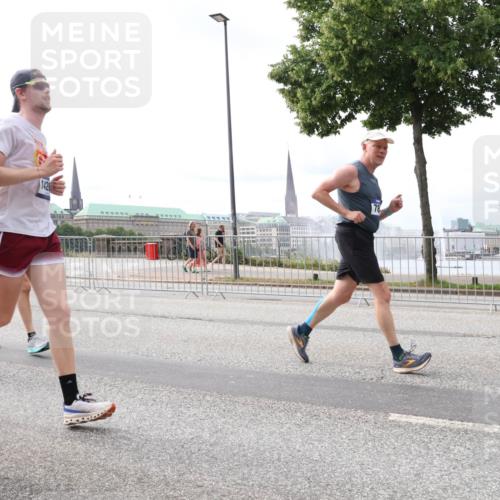29.06.2025 - hella hamburg halbmarathon Lena Gebhardt http://msf.ph/oto/8327790 29.06.2025 10:23:34 Lombardsbrücke 379, 1426, 1048, 1304, 1362, 1545, 2125, 2489, 2925, 4391, 4646, 4728, 4793, 5055, 5160, 5358, 5406, 6502, 6747, 6849, 7029, 7820, 8031, 8181, 8676, 8687, 8688, 8716, 8918, 8920, 9301, 9715, 9877, 10649, 10739, 11044, 11300, 11454, 11793, 11798, 11879, 12073, 12874, 13149, 14265, 14338, 14510, 14512, 14521, 14821, 15709, 15739, 15853, 16185, 16251, 16416, 16558, 17013, 17099, 17199, 17207, 17299, 17719 meine-sportfotos.de