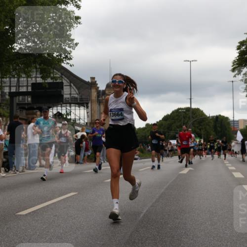 29.06.2025 - hella hamburg halbmarathon Yannick Fuchs http://msf.ph/oto/8327800 29.06.2025 10:51:35 20KM 1200, 1239, 1563, 2025, 2236, 2606, 2652, 2759, 2806, 2883, 3093, 3141, 3575, 4261, 4579, 5015, 5134, 5391, 5457, 5458, 6281, 6302, 6531, 6720, 6892, 7159, 7833, 9450, 10383, 10408, 10599, 12144, 12509, 12773, 12774, 13376, 13465, 13664, 14737, 15090, 15189, 15229, 15349, 15664, 16418, 16517, 17455, 17543, 17758, 18508 meine-sportfotos.de