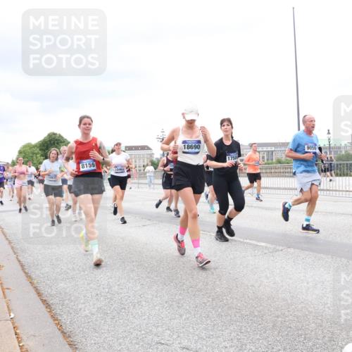 29.06.2025 - hella hamburg halbmarathon Lena Gebhardt http://msf.ph/oto/8327807 29.06.2025 10:57:54 Lombardsbrücke 1063, 8159, 10461, 18690, 1758, 9059, 1055, 1123, 1242, 1248, 1265, 1388, 1643, 2015, 2169, 2273, 2275, 2451, 2567, 2900, 3191, 3385, 3433, 3644, 3750, 3936, 3954, 4059, 4197, 4429, 4521, 4830, 5117, 5632, 5676, 5736, 6316, 6337, 6827, 6857, 6916, 7172, 7193, 7556, 7720, 7783, 7977, 7990, 8035, 8159, 8386, 8439, 8440, 8441, 8442, 8474, 8512, 8708, 8713, 8773, 8873, 8888, 9059, 9180, 9233, 9318, 9319, 9394, 9398, 9436, 9481, 9496, 9613, 9832 meine-sportfotos.de