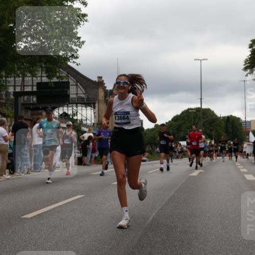 29.06.2025 - hella hamburg halbmarathon Yannick Fuchs http://msf.ph/oto/8327849 29.06.2025 10:51:35 20KM 1200, 1239, 1563, 2025, 2236, 2606, 2652, 2759, 2806, 2883, 3093, 3141, 3575, 4261, 4579, 5015, 5134, 5391, 5457, 5458, 6281, 6302, 6531, 6720, 6892, 7159, 7833, 9450, 10383, 10408, 10599, 12144, 12509, 12773, 12774, 13376, 13465, 13664, 14737, 15090, 15189, 15229, 15349, 15664, 16418, 16517, 17455, 17543, 17758, 18508 meine-sportfotos.de
