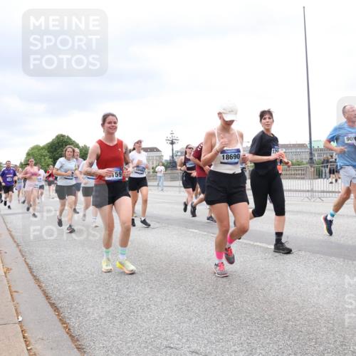 29.06.2025 - hella hamburg halbmarathon Lena Gebhardt http://msf.ph/oto/8327861 29.06.2025 10:57:54 Lombardsbrücke 90, 175, 10551, 18690, 15956, 10467, 159, 1123, 1242, 1248, 1265, 1388, 1643, 2015, 2169, 2273, 2275, 2451, 2567, 2900, 3191, 3385, 3433, 3644, 3750, 3936, 3954, 4059, 4197, 4429, 4521, 4830, 5117, 5632, 5676, 5736, 6316, 6337, 6827, 6857, 6916, 7172, 7193, 7556, 7720, 7783, 7977, 7990, 8035, 8159, 8386, 8439, 8440, 8441, 8442, 8474, 8512, 8708, 8713, 8773, 8873, 8888, 9059, 9180, 9233, 9318, 9319, 9394, 9398, 9436, 9481, 9496, 9613, 9832 meine-sportfotos.de
