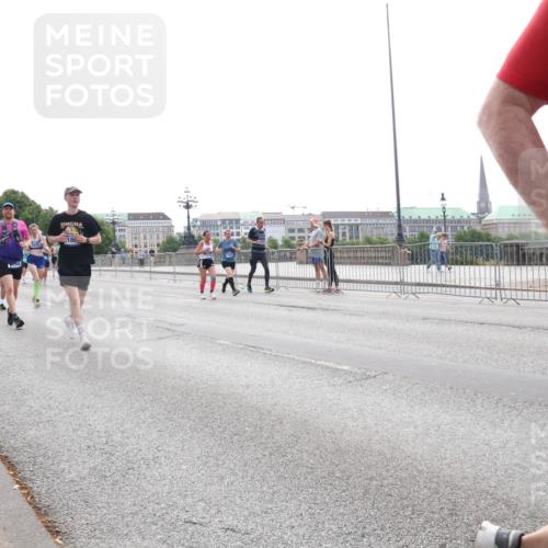 29.06.2025 - hella hamburg halbmarathon Lena Gebhardt http://msf.ph/oto/8327872 29.06.2025 10:37:47 Lombardsbrücke 94, 18, 1276, 1337, 1475, 1578, 1799, 1819, 1985, 2016, 2199, 2486, 2640, 2786, 2853, 3230, 3246, 3633, 3880, 4921, 5139, 5146, 5171, 5186, 5522, 5790, 5875, 6243, 6362, 6697, 6821, 6955, 7085, 7124, 7235, 7244, 7321, 7350, 7544, 7629, 7696, 7777, 7823, 8843, 8985, 9247, 9288, 9524, 9895, 10159, 10506, 10836, 11087, 11543, 12123, 12254, 12472, 12824, 16680, 17798 meine-sportfotos.de