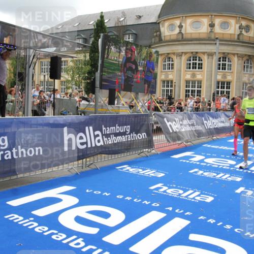 29.06.2025 - hella hamburg halbmarathon Michael Strokosch http://msf.ph/oto/8327878 29.06.2025 10:49:12 Ziel 2013, 4832, 4847, 4890, 6389, 10184, 13614, 15523, 16414, 16627, 16731, 17173, 18598, 18842 meine-sportfotos.de