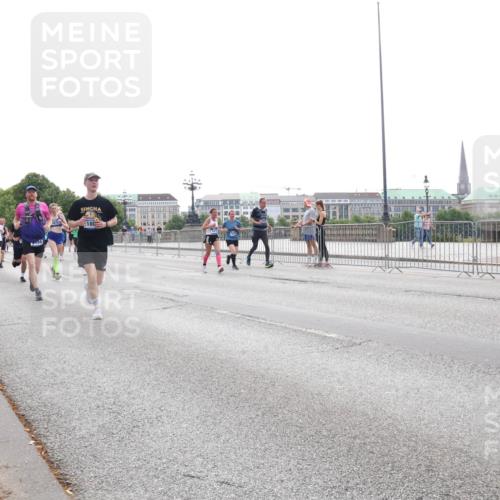 29.06.2025 - hella hamburg halbmarathon Lena Gebhardt http://msf.ph/oto/8327906 29.06.2025 10:37:47 Lombardsbrücke 4, 180, 1276, 1337, 1475, 1578, 1799, 1819, 1985, 2016, 2199, 2486, 2640, 2786, 2853, 3230, 3246, 3633, 3880, 4921, 5139, 5146, 5171, 5186, 5522, 5790, 5875, 6243, 6362, 6697, 6821, 6955, 7085, 7124, 7235, 7244, 7321, 7350, 7544, 7629, 7696, 7777, 7823, 8843, 8985, 9247, 9288, 9524, 9895, 10159, 10506, 10836, 11087, 11543, 12123, 12254, 12472, 12824, 16680, 17798 meine-sportfotos.de