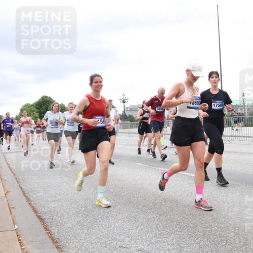 29.06.2025 - hella hamburg halbmarathon Lena Gebhardt http://msf.ph/oto/8327907 29.06.2025 10:57:54 Lombardsbrücke 3690, 17586, 4830, 10629, 59, 10630, 1123, 1242, 1248, 1265, 1388, 1643, 2015, 2169, 2273, 2275, 2451, 2567, 2900, 3191, 3385, 3433, 3644, 3750, 3936, 3954, 4059, 4197, 4429, 4521, 4830, 5117, 5632, 5676, 5736, 6316, 6337, 6827, 6857, 6916, 7172, 7193, 7556, 7720, 7783, 7977, 7990, 8035, 8159, 8386, 8439, 8440, 8441, 8442, 8474, 8512, 8708, 8713, 8773, 8873, 8888, 9059, 9180, 9233, 9318, 9319, 9394, 9398, 9436, 9481, 9496, 9613, 9832 meine-sportfotos.de