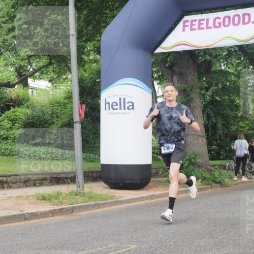 29.06.2025 - hella hamburg halbmarathon KatJ http://msf.ph/oto/8327917 29.06.2025 10:17:09 Zwischen KM18-KM19 1065 meine-sportfotos.de