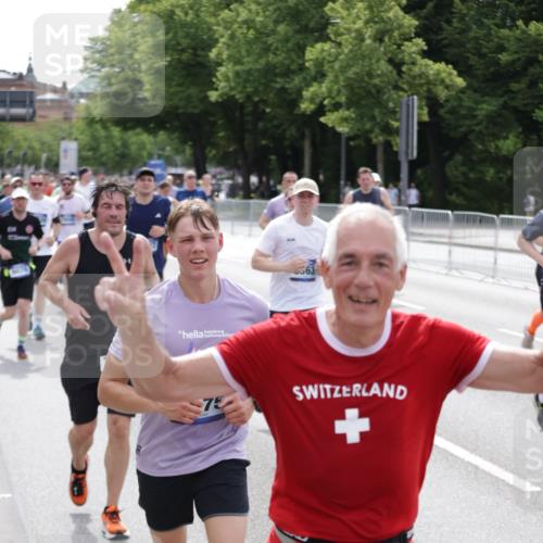 29.06.2025 - hella hamburg halbmarathon Jannik Wohlers http://msf.ph/oto/8327991 29.06.2025 10:39:59 Lombardsbrücke 1018, 1037, 2109, 2515, 2572, 2762, 2763, 3237, 3293, 3295, 3515, 3607, 3808, 3810, 4271, 4756, 5059, 5113, 5351, 5352, 5702, 5975, 6076, 6229, 6278, 6363, 6463, 6673, 6866, 6876, 6920, 7108, 7174, 7675, 7850, 8307, 8391, 9000, 9468, 10474, 10953, 11176, 11653, 11717, 11970, 11973, 12364, 12444, 12501, 12760, 12981, 13005, 13030, 13069, 13290, 13410, 13466, 13651, 14341, 14851, 15549, 15927, 15933, 16681, 16955, 17318, 18101, 18110, 18213, 18353, 18490, 18771, 18946 meine-sportfotos.de