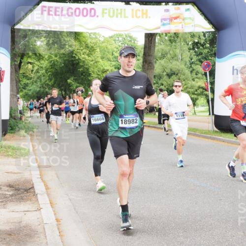 29.06.2025 - hella hamburg halbmarathon MichiJ http://msf.ph/oto/8327992 29.06.2025 10:37:55 Zwischen KM18-KM19 1119, 6027, 6125, 7052, 7269, 8572, 10691, 11339, 12016, 13758, 16285, 16666, 16800, 17221, 17282, 18960, 18982 meine-sportfotos.de