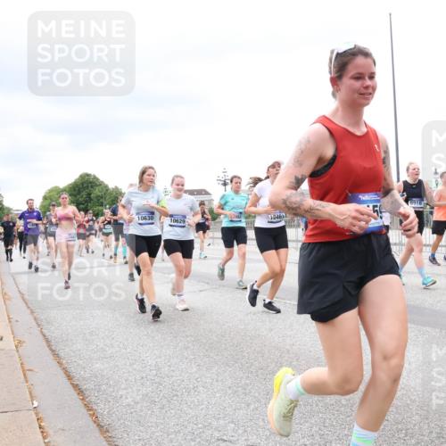 29.06.2025 - hella hamburg halbmarathon Lena Gebhardt http://msf.ph/oto/8328065 29.06.2025 10:57:55 Lombardsbrücke 10630, 10629, 1046, 59, 6916, 1123, 1242, 1248, 1265, 1388, 1643, 2015, 2169, 2273, 2275, 2451, 2567, 2900, 3191, 3385, 3433, 3644, 3750, 3936, 3954, 4059, 4197, 4429, 4521, 4830, 5117, 5632, 5676, 5736, 5782, 6316, 6337, 6827, 6857, 6916, 7172, 7193, 7556, 7720, 7783, 7977, 7990, 8035, 8159, 8386, 8439, 8440, 8441, 8442, 8474, 8512, 8708, 8713, 8773, 8873, 8888, 9059, 9180, 9233, 9318, 9319, 9394, 9398, 9436, 9481, 9496, 9613, 9832 meine-sportfotos.de