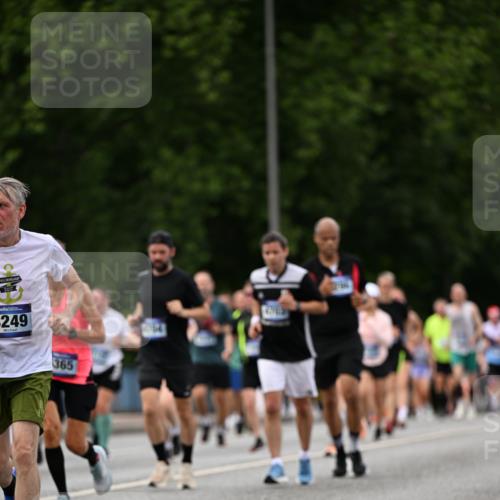 29.06.2025 - hella hamburg halbmarathon Dr. Thomas Lammeyer http://msf.ph/oto/8328074 29.06.2025 10:39:34 Kennedybrücke 1417, 1821, 1849, 2198, 2787, 3170, 3958, 4333, 4564, 4696, 4703, 4965, 5027, 5147, 5793, 6029, 6189, 6365, 6379, 6397, 6471, 6746, 6803, 6859, 7386, 7733, 8249, 8296, 9342, 9803, 10335, 10358, 10360, 10393, 10652, 11320, 11359 meine-sportfotos.de