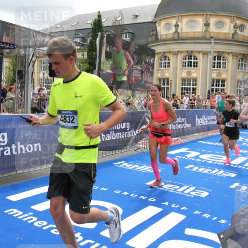 29.06.2025 - hella hamburg halbmarathon Michael Strokosch http://msf.ph/oto/8328097 29.06.2025 10:49:13 Ziel 2013, 4832, 4847, 4890, 6389, 10184, 15523, 16414, 16731, 17173, 18598, 18842 meine-sportfotos.de