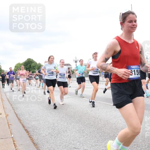 29.06.2025 - hella hamburg halbmarathon Lena Gebhardt http://msf.ph/oto/8328104 29.06.2025 10:57:55 Lombardsbrücke 1057, 10630, 10629, 10461, 3159, 1123, 1242, 1248, 1265, 1388, 1643, 2015, 2169, 2273, 2275, 2451, 2567, 2900, 3191, 3385, 3433, 3644, 3750, 3936, 3954, 4059, 4197, 4429, 4521, 4830, 5117, 5632, 5676, 5736, 5782, 6316, 6337, 6827, 6857, 6916, 7172, 7193, 7556, 7720, 7783, 7977, 7990, 8035, 8159, 8386, 8439, 8440, 8441, 8442, 8474, 8512, 8708, 8713, 8773, 8873, 8888, 9059, 9180, 9233, 9318, 9319, 9394, 9398, 9436, 9481, 9496, 9613, 9832 meine-sportfotos.de