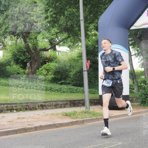 29.06.2025 - hella hamburg halbmarathon KatJ http://msf.ph/oto/8328119 29.06.2025 10:17:09 Zwischen KM18-KM19 1065 meine-sportfotos.de