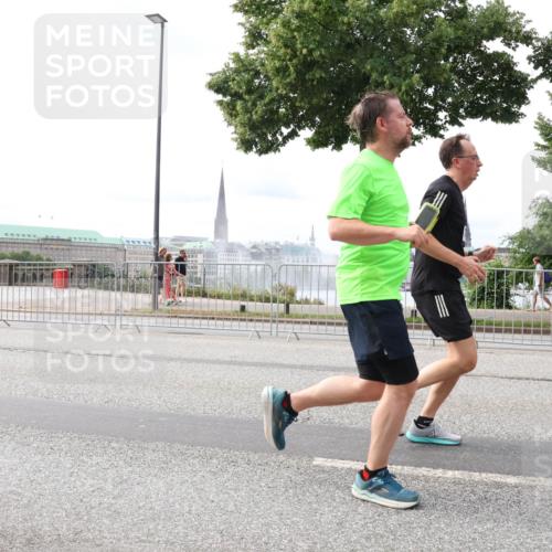 29.06.2025 - hella hamburg halbmarathon Lena Gebhardt http://msf.ph/oto/8328124 29.06.2025 10:23:35 Lombardsbrücke 1048, 1304, 1362, 1545, 2125, 2489, 2925, 4391, 4646, 4728, 4793, 4990, 5055, 5160, 5358, 5406, 6502, 6747, 6849, 7029, 7820, 8031, 8181, 8676, 8687, 8688, 8716, 8918, 8920, 9301, 9715, 9877, 10649, 10739, 11044, 11300, 11454, 11793, 11798, 11879, 12073, 12874, 13149, 14265, 14338, 14510, 14512, 14521, 14821, 15709, 15739, 15853, 16185, 16251, 16416, 16558, 17013, 17099, 17199, 17207, 17299, 17719 meine-sportfotos.de