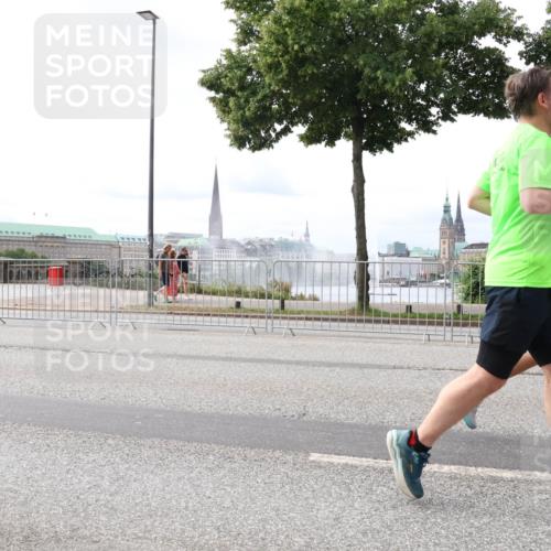 29.06.2025 - hella hamburg halbmarathon Lena Gebhardt http://msf.ph/oto/8328148 29.06.2025 10:23:35 Lombardsbrücke 1048, 1304, 1362, 1545, 2125, 2489, 2925, 4391, 4646, 4728, 4793, 4990, 5055, 5160, 5358, 5406, 6502, 6747, 6849, 7029, 7820, 8031, 8181, 8676, 8687, 8688, 8716, 8918, 8920, 9301, 9715, 9877, 10649, 10739, 11044, 11300, 11454, 11793, 11798, 11879, 12073, 12874, 13149, 14265, 14338, 14510, 14512, 14521, 14821, 15709, 15739, 15853, 16185, 16251, 16416, 16558, 17013, 17099, 17199, 17207, 17299, 17719 meine-sportfotos.de