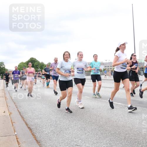29.06.2025 - hella hamburg halbmarathon Lena Gebhardt http://msf.ph/oto/8328153 29.06.2025 10:57:56 Lombardsbrücke 105, 10629, 13882, 10, 1020, 1046, 4830, 6916, 1123, 1242, 1248, 1265, 1388, 1643, 2015, 2169, 2273, 2275, 2451, 2567, 2900, 3191, 3385, 3433, 3644, 3750, 3936, 3954, 4059, 4197, 4429, 4521, 4830, 5104, 5117, 5632, 5676, 5736, 5782, 6316, 6337, 6827, 6857, 6916, 7172, 7193, 7262, 7556, 7720, 7783, 7977, 7990, 8035, 8159, 8386, 8439, 8440, 8441, 8442, 8474, 8512, 8708, 8713, 8773, 8873, 8888, 9059, 9180, 9233, 9318, 9319, 9394, 9398, 9436, 9481, 9496, 9613, 9832 meine-sportfotos.de