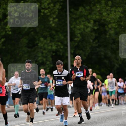 29.06.2025 - hella hamburg halbmarathon Dr. Thomas Lammeyer http://msf.ph/oto/8328176 29.06.2025 10:39:35 Kennedybrücke 1821, 1849, 2198, 2787, 3170, 3958, 4333, 4564, 4696, 4703, 4965, 5027, 5147, 5793, 6029, 6189, 6365, 6379, 6397, 6471, 6746, 6803, 6859, 7386, 7733, 8249, 8296, 9342, 9803, 10358, 10360, 10393, 10652, 11320, 11359 meine-sportfotos.de