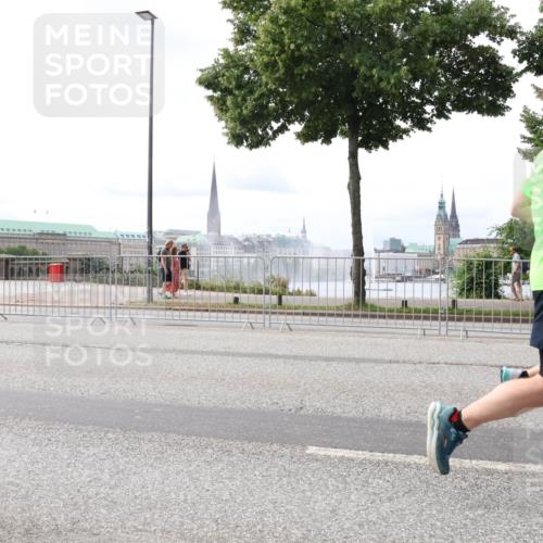 29.06.2025 - hella hamburg halbmarathon Lena Gebhardt http://msf.ph/oto/8328179 29.06.2025 10:23:36 Lombardsbrücke 1048, 1304, 1362, 1545, 2125, 2489, 2925, 4122, 4391, 4646, 4728, 4793, 4990, 5055, 5160, 5358, 5406, 6502, 6747, 6849, 7029, 7820, 8031, 8149, 8181, 8676, 8687, 8688, 8716, 8918, 8920, 9301, 9715, 9877, 10649, 10739, 11044, 11300, 11454, 11793, 11798, 11879, 12073, 12874, 13149, 14265, 14338, 14510, 14512, 14521, 14821, 15709, 15739, 15853, 16185, 16251, 16416, 16558, 17013, 17099, 17199, 17207, 17299, 17719 meine-sportfotos.de