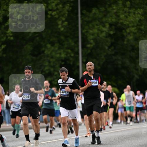 29.06.2025 - hella hamburg halbmarathon Dr. Thomas Lammeyer http://msf.ph/oto/8328210 29.06.2025 10:39:35 Kennedybrücke 1821, 1849, 2198, 2787, 3170, 3958, 4333, 4564, 4696, 4703, 4965, 5027, 5147, 5793, 6029, 6189, 6365, 6379, 6397, 6471, 6746, 6803, 6859, 7386, 7733, 8249, 8296, 9342, 9803, 10358, 10360, 10393, 10652, 11320, 11359 meine-sportfotos.de