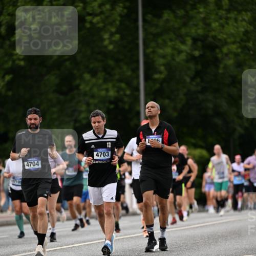 29.06.2025 - hella hamburg halbmarathon Dr. Thomas Lammeyer http://msf.ph/oto/8328252 29.06.2025 10:39:35 Kennedybrücke 1821, 1849, 2198, 2787, 3170, 3958, 4333, 4564, 4696, 4703, 4965, 5027, 5147, 5793, 6029, 6189, 6365, 6379, 6397, 6471, 6746, 6803, 6859, 7386, 7733, 8249, 8296, 9342, 9803, 10358, 10360, 10393, 10652, 11320, 11359 meine-sportfotos.de