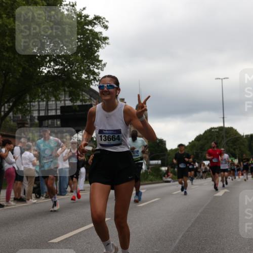 29.06.2025 - hella hamburg halbmarathon Yannick Fuchs http://msf.ph/oto/8328273 29.06.2025 10:51:36 20KM 1200, 1239, 1563, 2025, 2236, 2606, 2652, 2759, 2806, 2883, 3093, 3141, 3575, 4261, 4426, 4579, 5015, 5134, 5391, 5457, 5458, 6281, 6302, 6531, 6720, 6892, 7159, 7833, 9450, 10383, 10408, 10599, 12144, 12509, 12773, 13376, 13465, 13664, 15090, 15189, 15229, 15349, 15664, 16418, 16517, 17455, 17543, 17758, 18508 meine-sportfotos.de