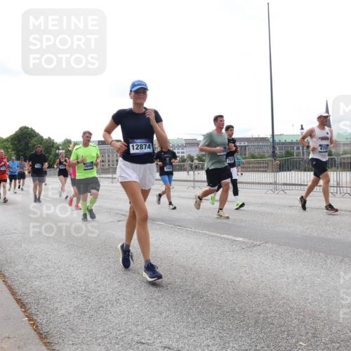 29.06.2025 - hella hamburg halbmarathon Lena Gebhardt http://msf.ph/oto/8328274 29.06.2025 10:23:37 Lombardsbrücke 18333, 18402, 12874, 7029, 1048, 6747, 1048, 1304, 1362, 1545, 2125, 2489, 2925, 4122, 4391, 4646, 4728, 4793, 4990, 5055, 5160, 5358, 5406, 6502, 6747, 7029, 7820, 8031, 8149, 8181, 8676, 8687, 8688, 8716, 8918, 8920, 9301, 9603, 9715, 9877, 10649, 10739, 11044, 11300, 11454, 11793, 11798, 11879, 12073, 12874, 13149, 14265, 14338, 14510, 14512, 14521, 14821, 15709, 15739, 15853, 16185, 16251, 16416, 16558, 17013, 17099, 17199, 17207, 17299, 17719 meine-sportfotos.de
