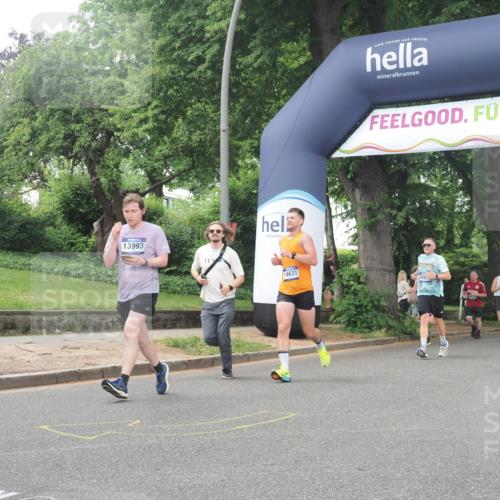 29.06.2025 - hella hamburg halbmarathon KatJ http://msf.ph/oto/8328298 29.06.2025 10:46:48 Zwischen KM18-KM19 3780, 6327, 8481 meine-sportfotos.de