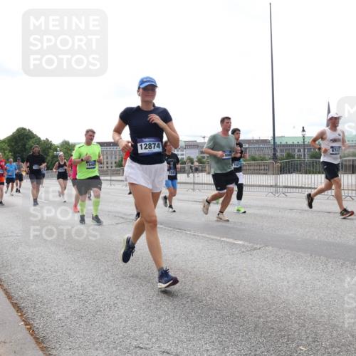 29.06.2025 - hella hamburg halbmarathon Lena Gebhardt http://msf.ph/oto/8328311 29.06.2025 10:23:37 Lombardsbrücke 18402, 12874, 6747, 8089, 1048, 1304, 1362, 1545, 2125, 2489, 2925, 4122, 4391, 4646, 4728, 4793, 4990, 5055, 5160, 5358, 5406, 6502, 6747, 7029, 7820, 8031, 8149, 8181, 8676, 8687, 8688, 8716, 8918, 8920, 9301, 9603, 9715, 9877, 10649, 10739, 11044, 11300, 11454, 11793, 11798, 11879, 12073, 12874, 13149, 14265, 14338, 14510, 14512, 14521, 14821, 15709, 15739, 15853, 16185, 16251, 16416, 16558, 17013, 17099, 17199, 17207, 17299, 17719 meine-sportfotos.de
