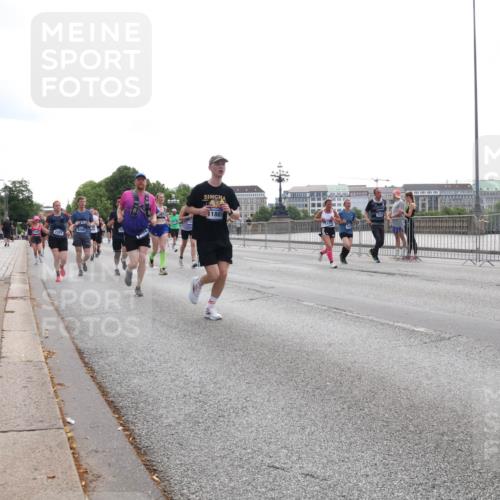 29.06.2025 - hella hamburg halbmarathon Lena Gebhardt http://msf.ph/oto/8328315 29.06.2025 10:37:47 Lombardsbrücke 7321, 7994, 11801, 1276, 1337, 1475, 1578, 1799, 1819, 1985, 2016, 2199, 2486, 2640, 2786, 2853, 3230, 3246, 3633, 3880, 4921, 5139, 5146, 5171, 5186, 5522, 5790, 5875, 6243, 6362, 6697, 6821, 6955, 7085, 7124, 7235, 7244, 7321, 7350, 7544, 7629, 7696, 7777, 7823, 8843, 8985, 9247, 9288, 9524, 9895, 10159, 10506, 10836, 11087, 11543, 12123, 12254, 12472, 12824, 16680, 17798 meine-sportfotos.de