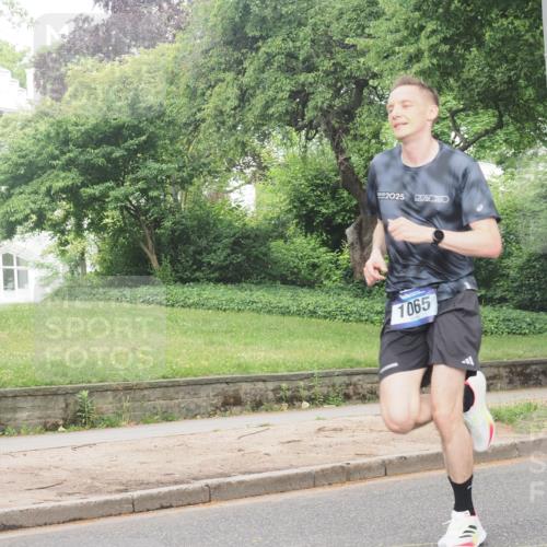 29.06.2025 - hella hamburg halbmarathon KatJ http://msf.ph/oto/8328343 29.06.2025 10:17:10 Zwischen KM18-KM19 1065 meine-sportfotos.de