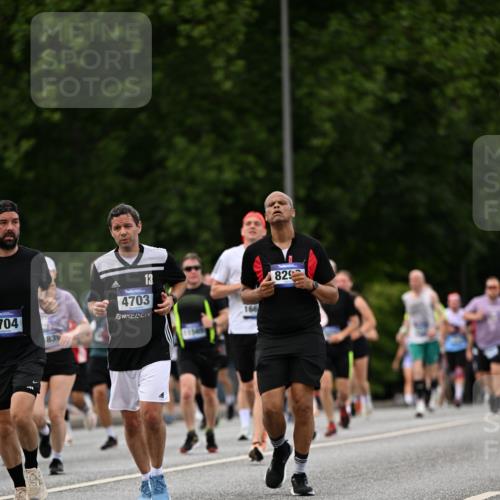 29.06.2025 - hella hamburg halbmarathon Dr. Thomas Lammeyer http://msf.ph/oto/8328347 29.06.2025 10:39:36 Kennedybrücke 1821, 1849, 2198, 2787, 3170, 3828, 3958, 4333, 4564, 4696, 4703, 4965, 5027, 5147, 5793, 6029, 6189, 6365, 6379, 6397, 6471, 6746, 7386, 7733, 8249, 8296, 9342, 9803, 10358, 10360, 10393, 10565, 10652, 11320, 11359 meine-sportfotos.de