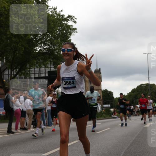 29.06.2025 - hella hamburg halbmarathon Yannick Fuchs http://msf.ph/oto/8328374 29.06.2025 10:51:36 20KM 1200, 1239, 1563, 2025, 2236, 2606, 2652, 2759, 2806, 2883, 3093, 3141, 3575, 4261, 4426, 4579, 5015, 5134, 5391, 5457, 5458, 6281, 6302, 6531, 6720, 6892, 7159, 7833, 9450, 10383, 10408, 10599, 12144, 12509, 12773, 13376, 13465, 13664, 15090, 15189, 15229, 15349, 15664, 16418, 16517, 17455, 17543, 17758, 18508 meine-sportfotos.de