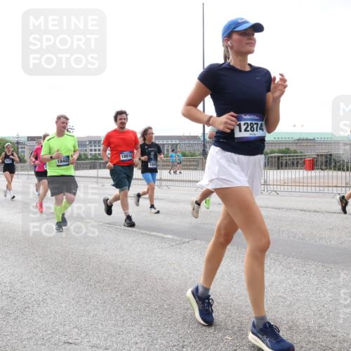 29.06.2025 - hella hamburg halbmarathon Lena Gebhardt http://msf.ph/oto/8328392 29.06.2025 10:23:38 Lombardsbrücke 1719, 18332, 18402, 18818, 1048, 12874, 6747, 1048, 1304, 1362, 1545, 2125, 2489, 2925, 4122, 4391, 4646, 4728, 4793, 4990, 5055, 5160, 5358, 5406, 6502, 6747, 7029, 7820, 8031, 8149, 8181, 8676, 8687, 8688, 8716, 8918, 8920, 9301, 9603, 9715, 9877, 10649, 10739, 11044, 11300, 11454, 11793, 11798, 11879, 12073, 12874, 13149, 14265, 14338, 14510, 14512, 14521, 14821, 15709, 15739, 15853, 16185, 16251, 16416, 16558, 17013, 17099, 17199, 17207, 17299, 17719 meine-sportfotos.de