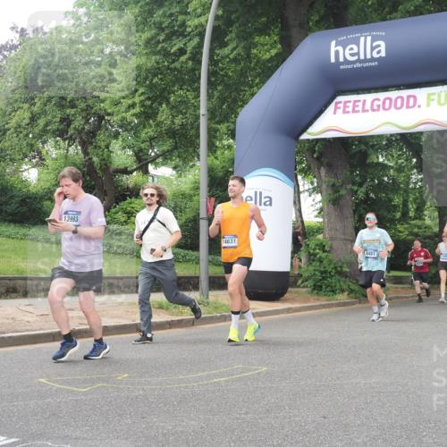 29.06.2025 - hella hamburg halbmarathon KatJ http://msf.ph/oto/8328399 29.06.2025 10:46:49 Zwischen KM18-KM19 3780, 6327, 8481 meine-sportfotos.de